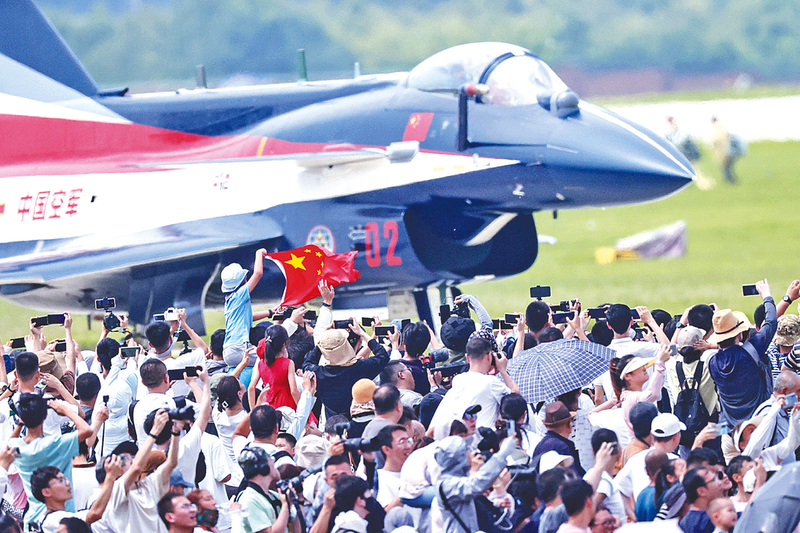 男女生操。长春航空展迎来首个公众日